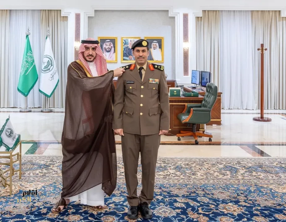 أمير منطقة الجوف يُقلّد نائب مدير شرطة المنطقة رتبته الجديدة