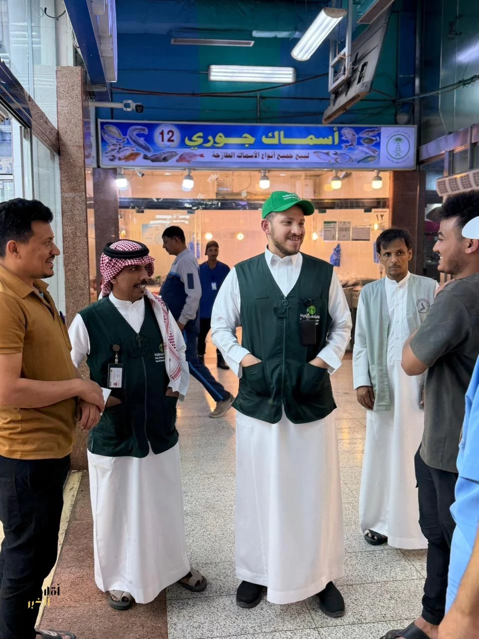 ‏بيئة العاصمة المقدسة تنفذ مبادرة تطوعيّة لتعزيز تجربة المستفيدين داخل سوق السمك
