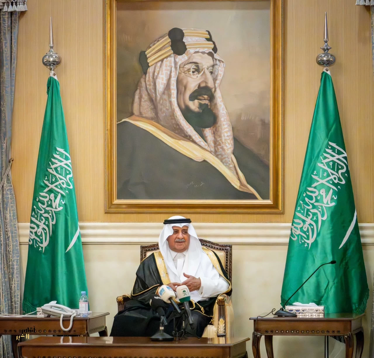 أمير تبوك يرفع الشكر للقيادة ويثمّن مشاعر أهالي المنطقة بعد رحلته العلاجية