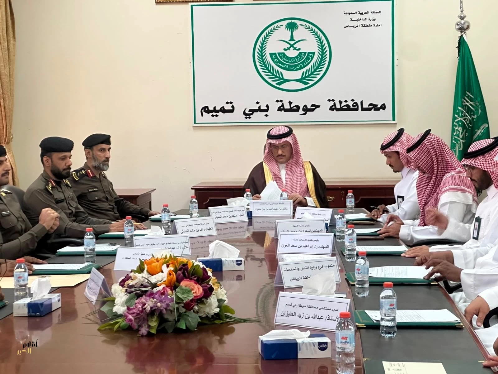 محافظ حوطة بني تميم المكلف يترأس اجتماع لجنة السلامة المرورية