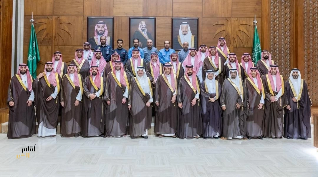 أمير المنطقة الشرقية يستقبل منسوبي فرع وزارة الطاقة بالمنطقة