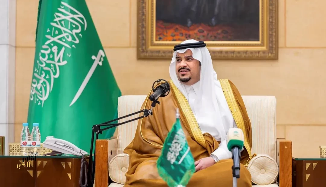 نائب أمير الرياض يكرّم 69 طالبًا وطالبة لتحقيقهم العلامة الكاملة في الجانب العلمي والتحصيلي على مستوى المنطقة
