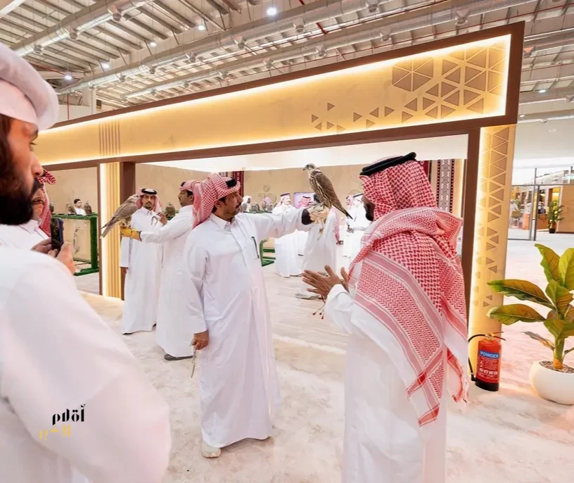 المركز الوطني للصقور يفتتح أولى فعالياته "المزاد الدولي لمزارع إنتاج الصقور 2026"