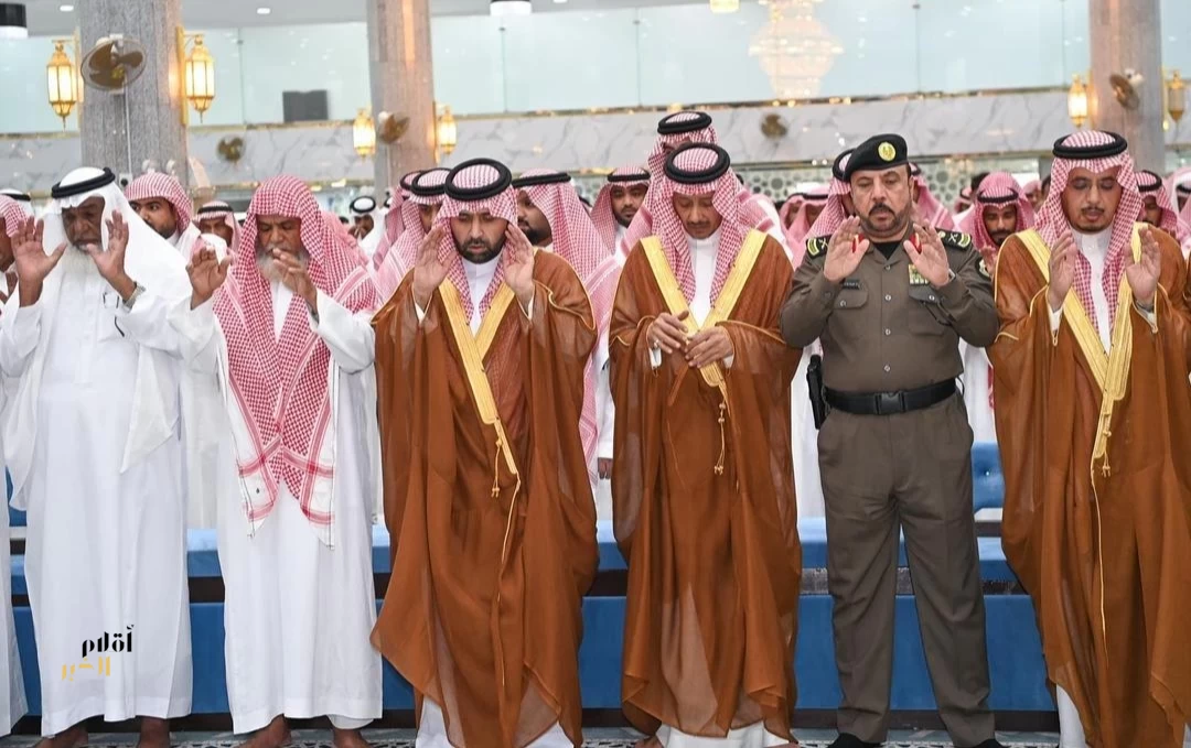 أمير منطقة جازان يؤدي صلاة الميت على المتوفين في حادث حريق بمحافظة صامطة