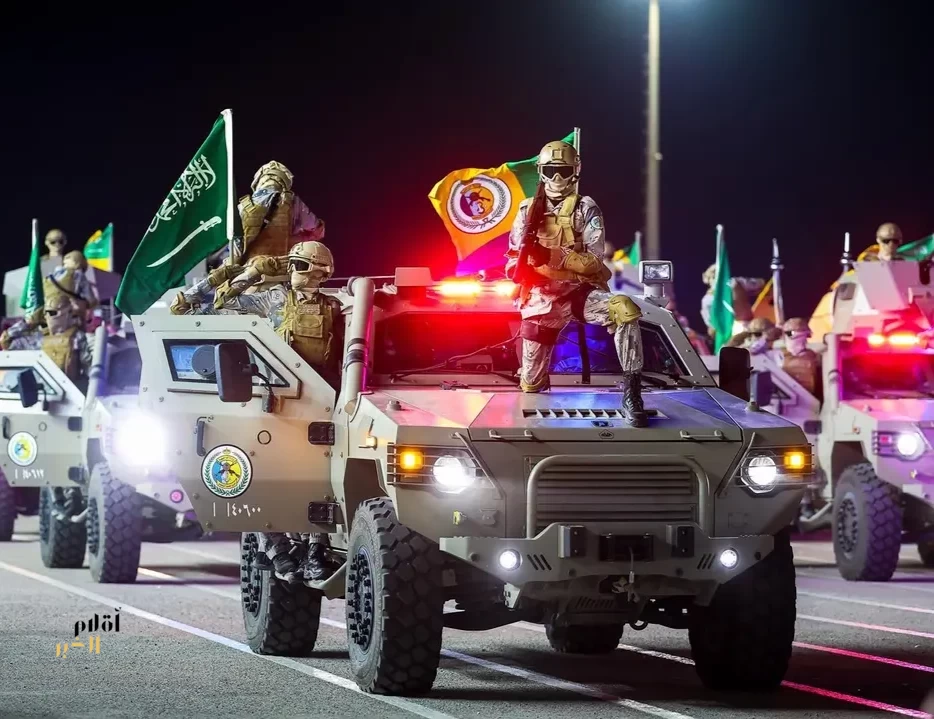 تحت رعاية الأمير عبدالعزيز بن سعود.. مدير عام حرس الحدود يشهد تخريج (2,457) خريجًا من الدورة التأهيلية للفرد الأساسي
