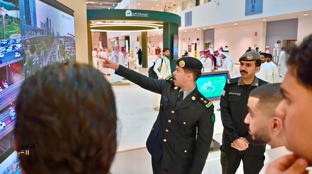المركز الوطني للعمليات الأمنية يشارك ضمن جناح وزارة الداخلية في معرض الصقور والصيد السعودي الدولي 2026