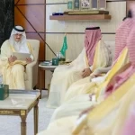 أمير المنطقة الشرقية يستقبل أمين الأحساء ويطّلع على منجزات الأمانة ومشاريع تطوير الطرق والنقل
