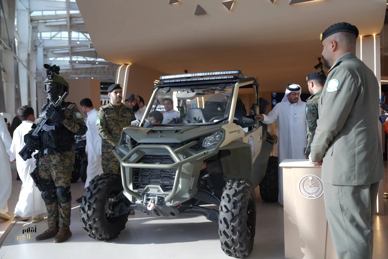 وكالة وزارة الداخلية لشؤون الأفواج الأمنية تستعرض مركبة الـ «BUGGY» في معرض الصقور والصيد 