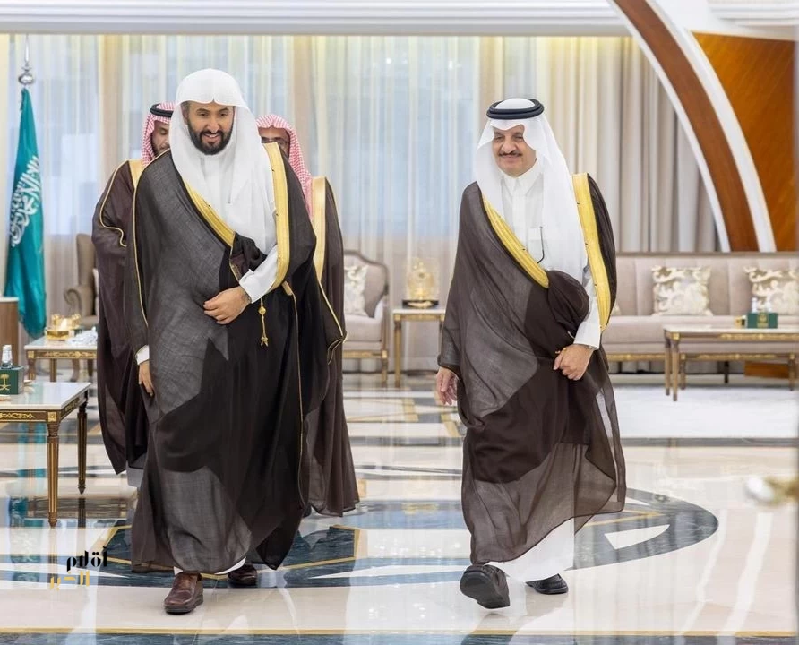 أمير المنطقة الشرقية يستقبل وزير العدل