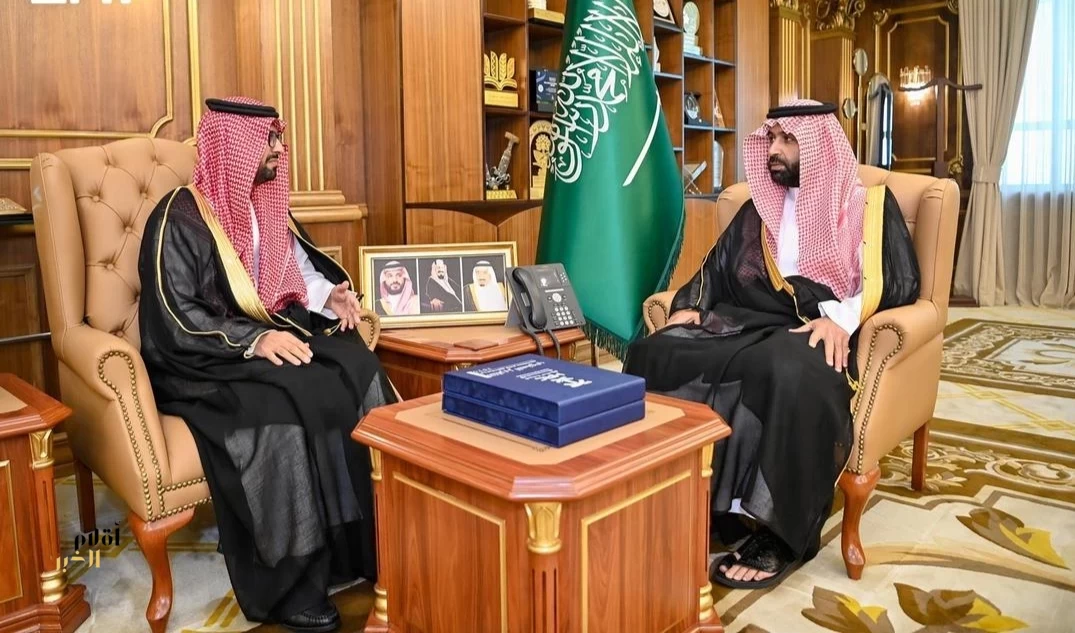 أمير جازان يتسلّم التقرير السنوي لفرع هيئة حقوق الإنسان بالمنطقة