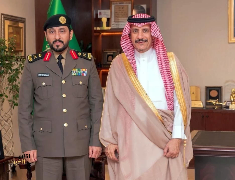 محافظ حفر الباطن يقلّد مدير شرطة حفر الباطن بالمحافظة رتبته الجديدة