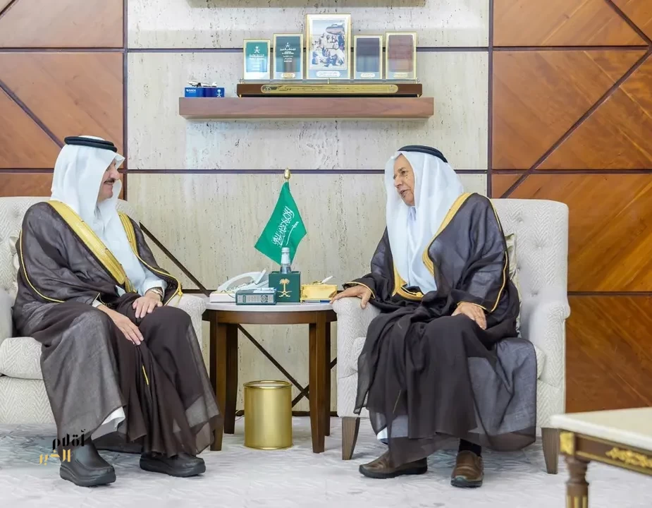 أمير الشرقية يستقبل رئيس مجلس إدارة مؤسسة الدكتور محمد بن حسن الجبر الخيرية