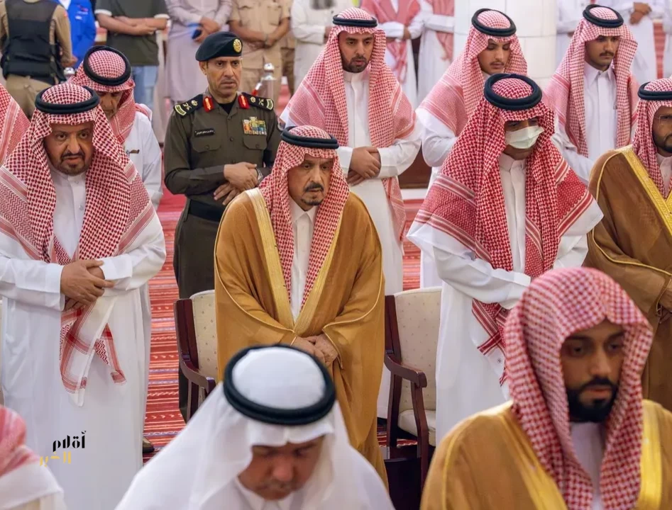 أمير منطقة الرياض يؤدي صلاة الميت على صاحبة السمو الأميرة مشاعل بنت سعود بن محمد بن عبدالعزيز آل سعود بن فيصل آل سعود