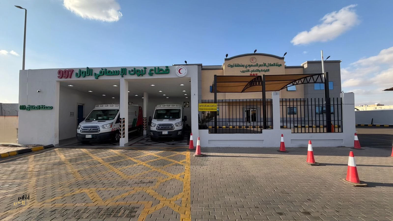 الهلال الأحمر بتبوك يرفع جاهزيته استعدادًا للحالة الجوية المتوقعة