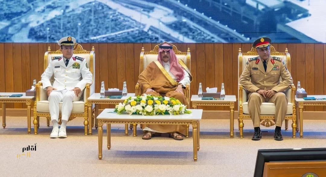 نيابةً عن سمو وزير الدفاع.. سمو نائب وزير الدفاع يرعى حفل تخريج طلبة دورات تأهيل الضباط الجامعيين لأفرع القوات المسلحة