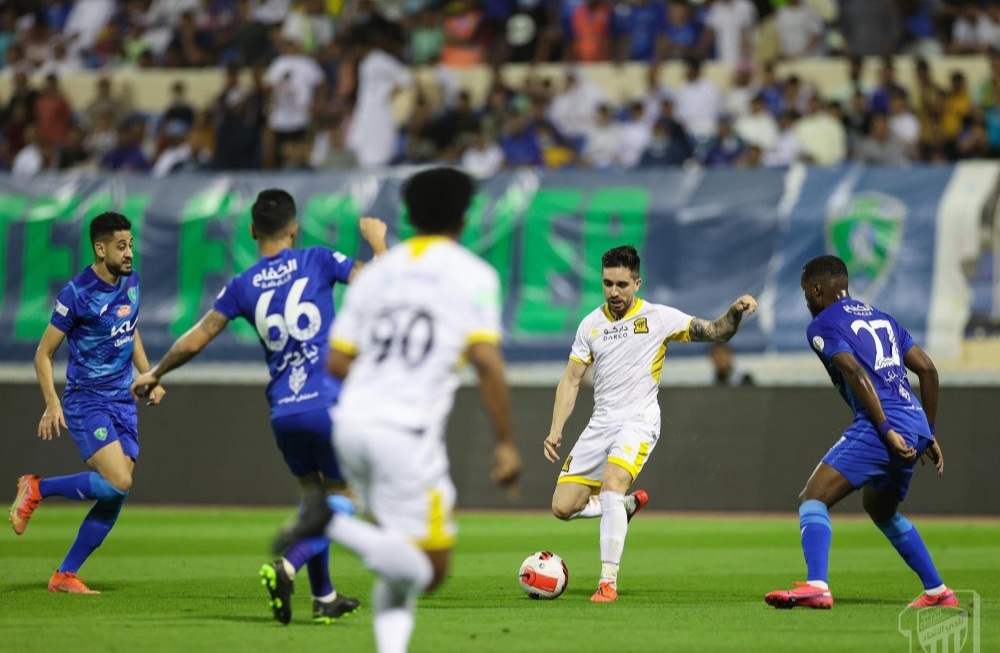 في مباراة مليئة بالأهداف   الفتح ينتزع تعادل مثير أمام المتصدر