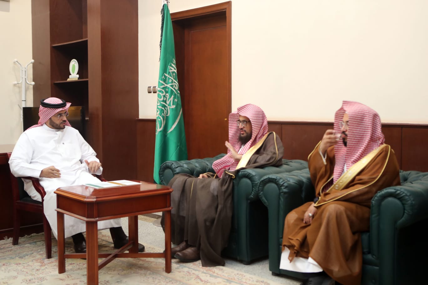 وكيل محافظة وادي الدواسر يلتقي مدير فرع الأمر بالمعروف بمنطقة الرياض