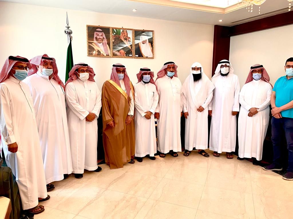 محافظ القريات يكرم الداعمين لمشروع إفطار ودعوة