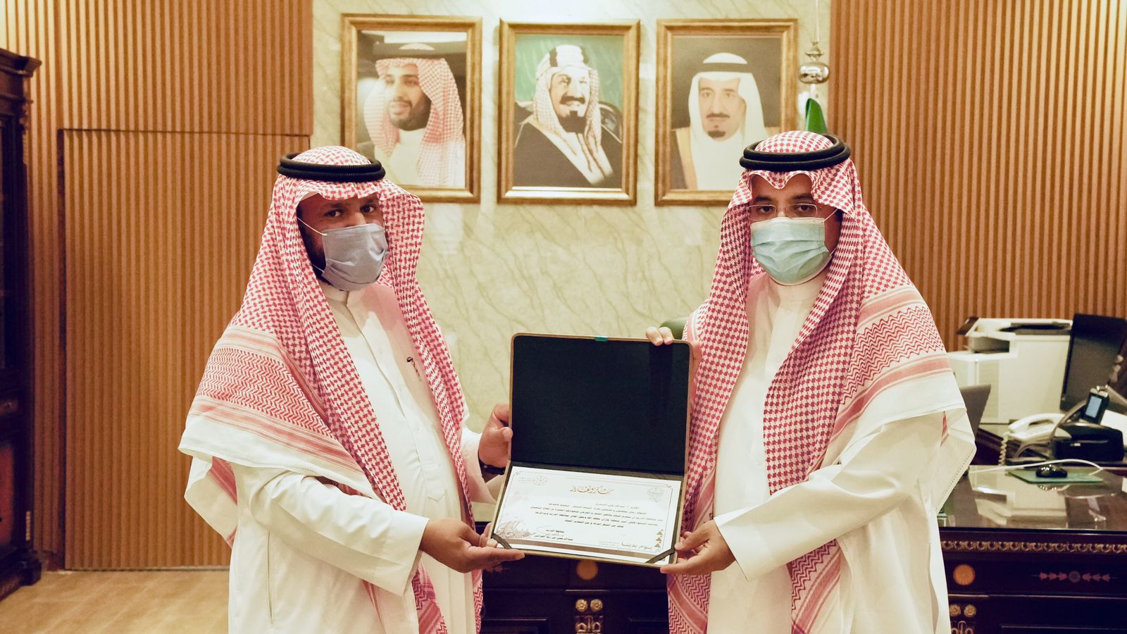 ‎محافظ الدرب يكرم الأسمري و غشامي