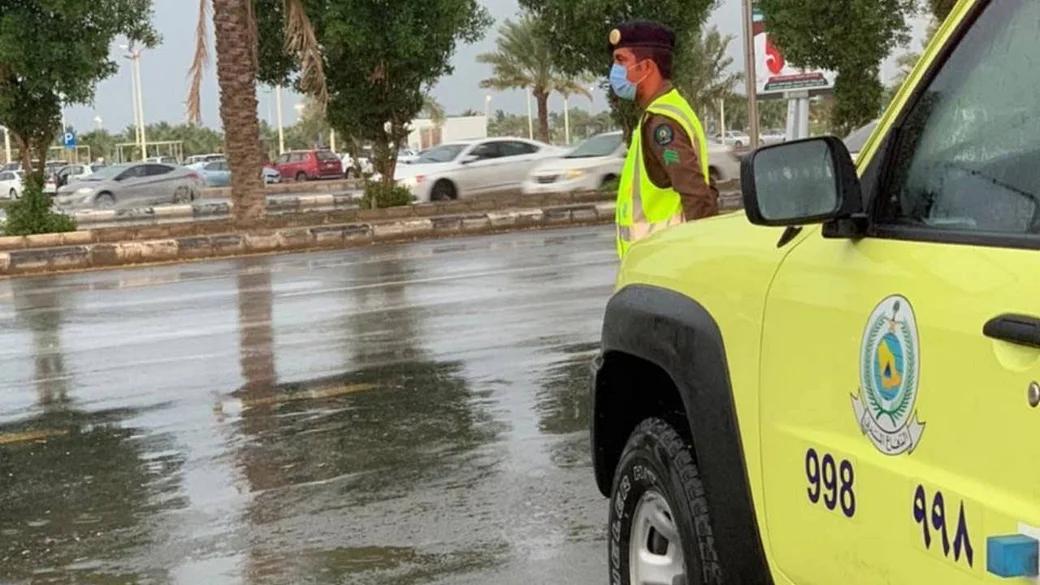 الدفاع المدني يدعو الجميع إلى توخي الحيطة والحذر لاحتمالية استمرار فرص هطول أمطار رعدية على بعض مناطق المملكة