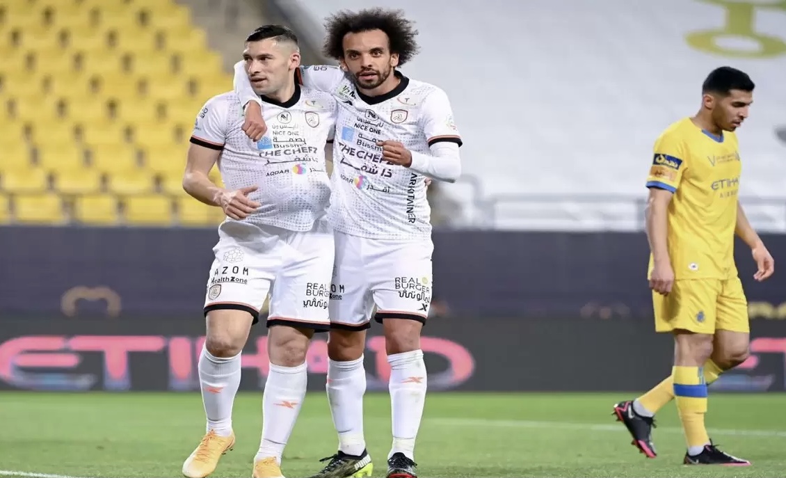 الليوث تدُك شباك النصر بأربعة أهداف نظيفة وتواصل تمسكها بعرش الصدارة