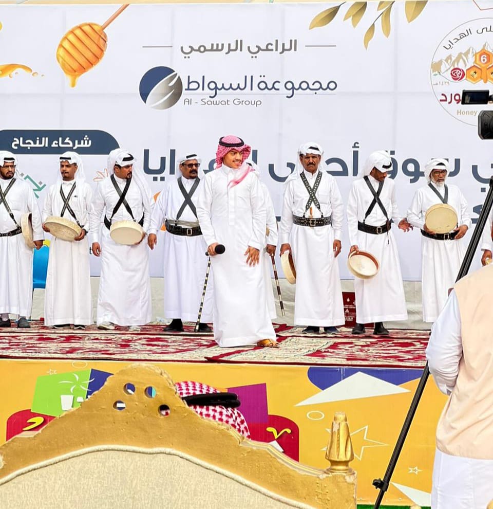 رئيس مركز الشفا يفتتح سوق أحلى الهدايا ” العسل والورد ” بشفا الطائف