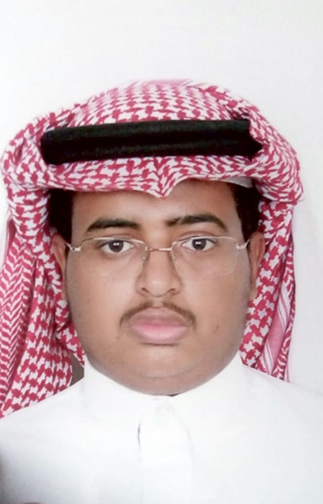 الخبراني يتلقى تكريماً من مدير عام الصيانة بوزارة الصحة