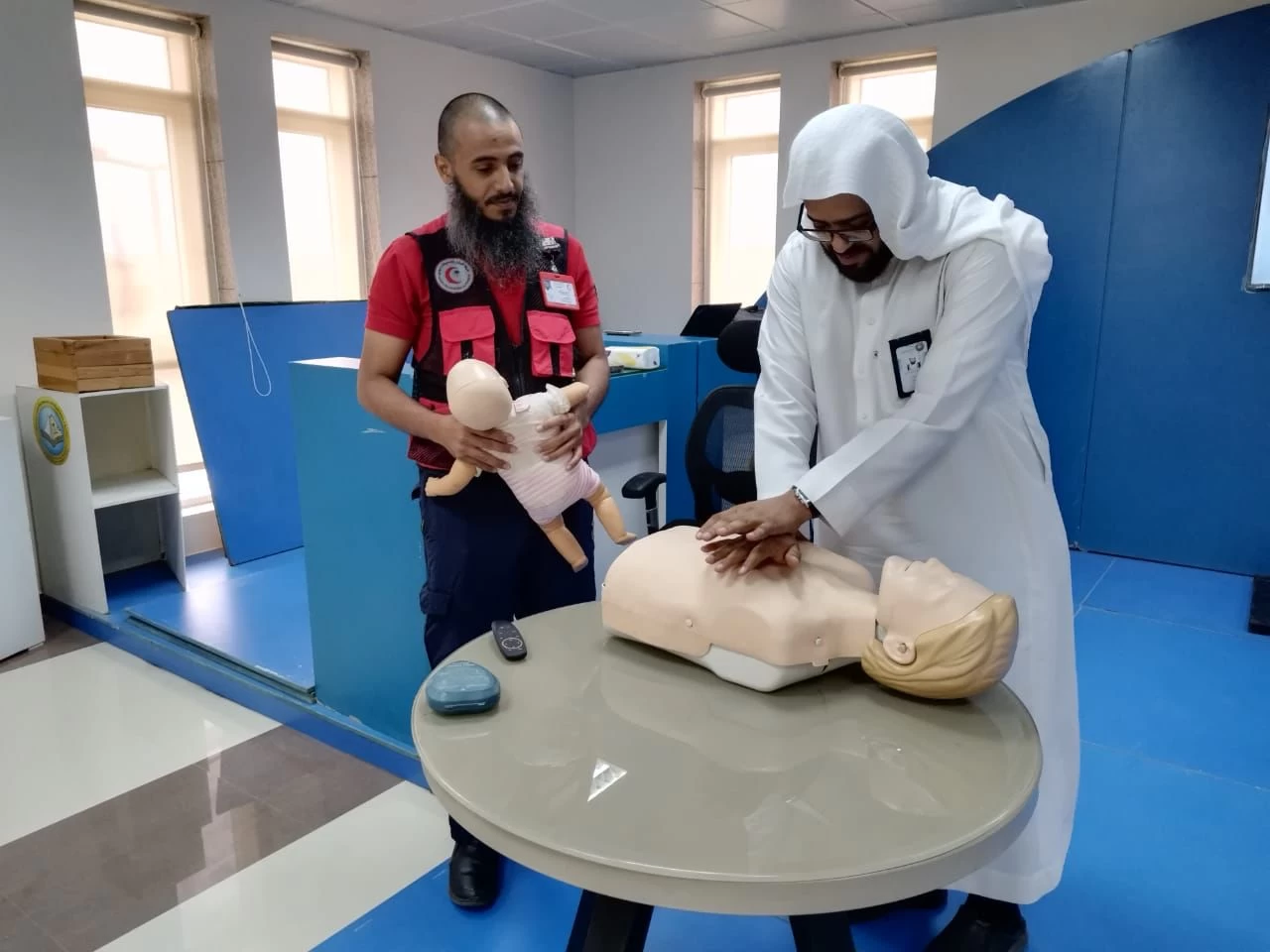 الأمر بالمعروف بمنطقة جازان بالتعاون مع الهلال الأحمر تقيم دورة في الإسعافات الأولية لمنسوبيها