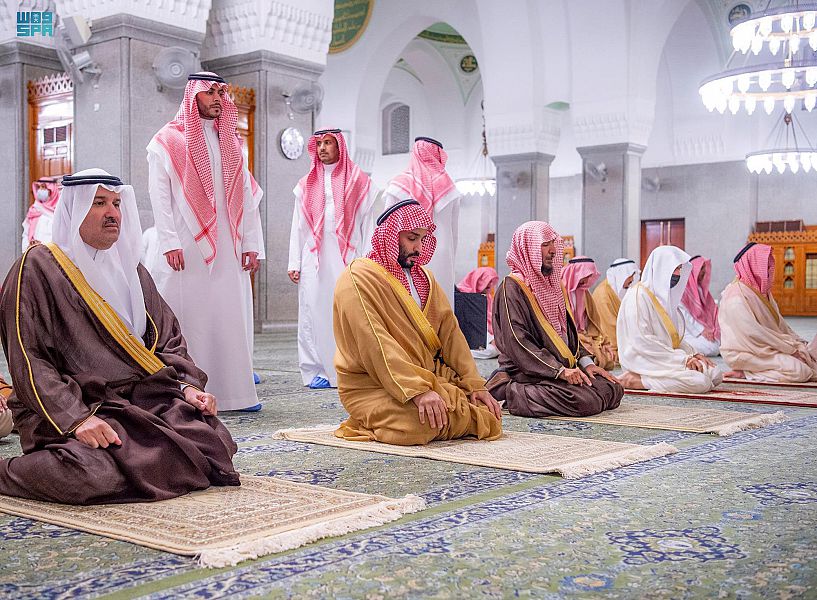 سمو ولي العهد يزور مسجد قباء ويؤدي ركعتي تحية المسجد