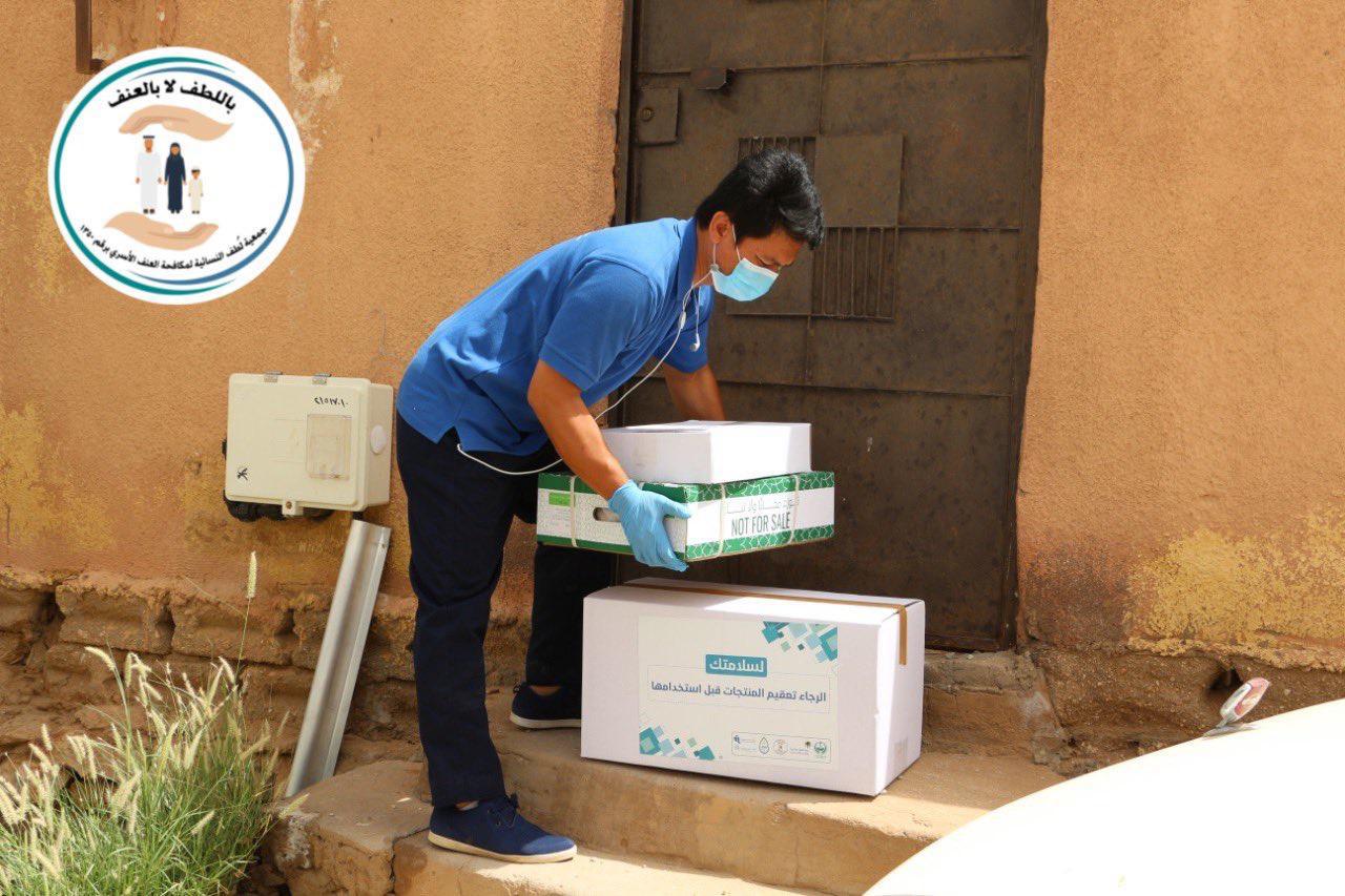 جمعية "لطف" لمكافحة العنف الاسري تشارك ١٨٠ سلة بمبادرة نهر العطاء