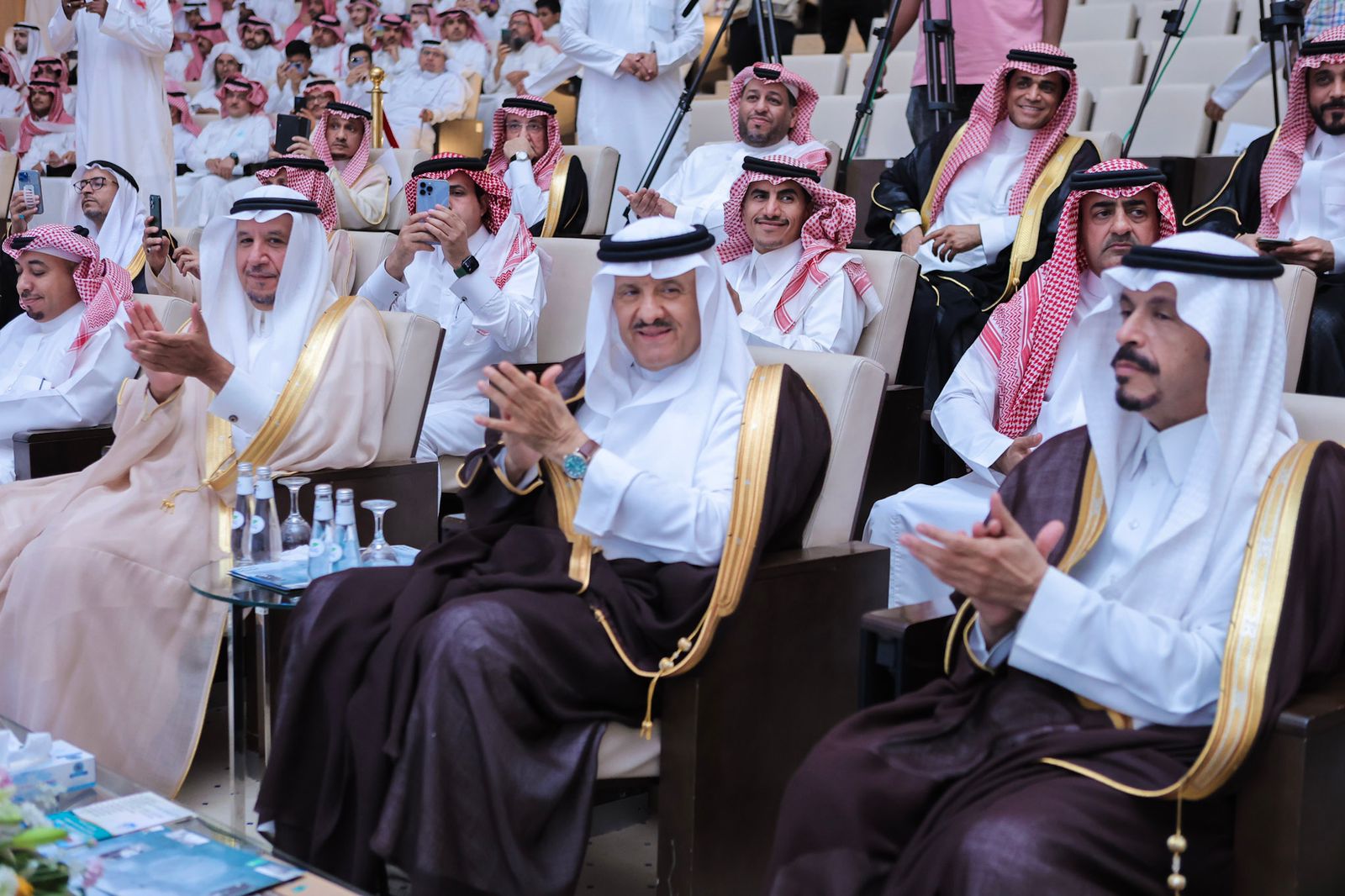 الأمير سلطان بن سلمان  يرعى الحفل الختامي لمعهد العاصمة النموذجي لعام ١٤٤٣هـ