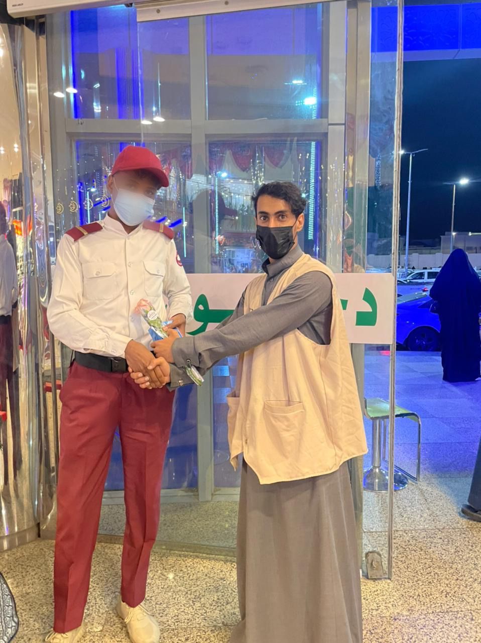 جمعية جود بحائل تعايد حراس الأمن في المولات والمراكز التجارية