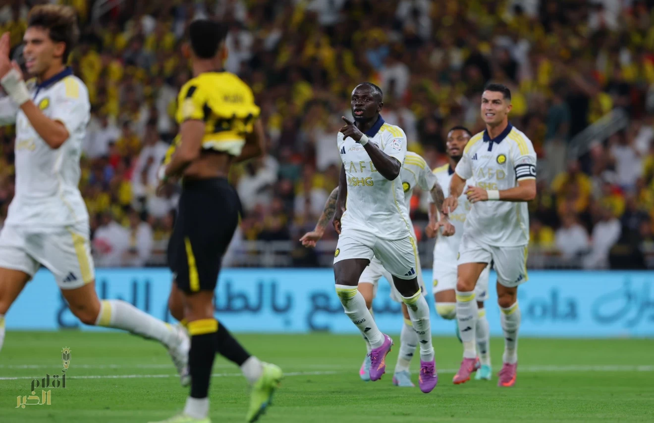 النصر يحسم الكلاسيكو وينفرد بالقمة