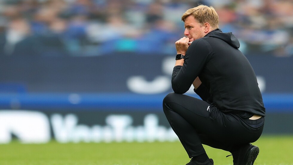 بورنموث ينهي علاقة استمرت 25 عاما مع مدربه