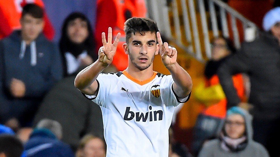 رسميا.. مانشستر سيتي يضم توريس من فالنسيا