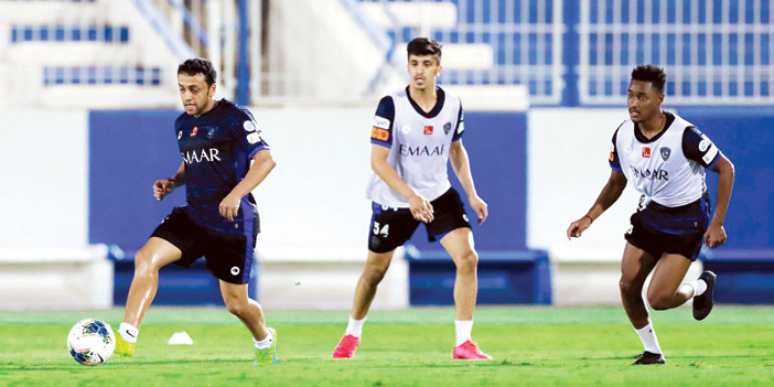 رازافان يحذر لاعبي الهلال من التهاون.. وينهي تحضيراته لحاسمة الحزم