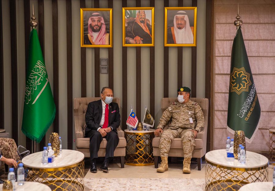  الأمين العام للتحالف الإسلامي العسكري يستقبل سفير ماليزيا لدى المملكة
