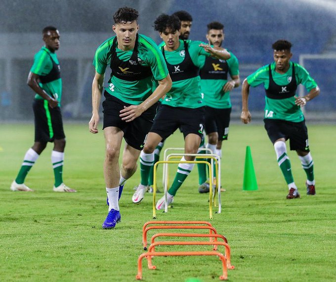 رئيس اتحاد القدم يشيد بالانضباطية والروح العاليتَيْن في معسكر الأخضر الأولمبي