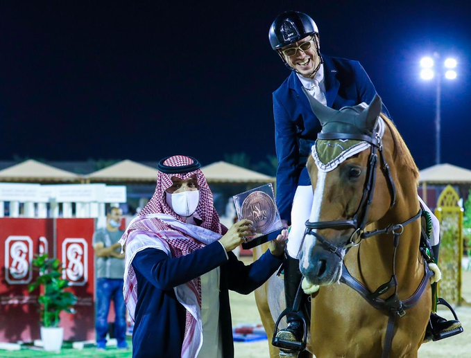 سمو رئيس اتحاد الفروسية يتوج الفائزين في ثاني أيام كأس الأولمبية السعودية