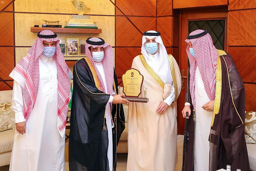 سمو أمير الشرقية يلتقي رئيس اللجنة العليا للاعبين القدامى