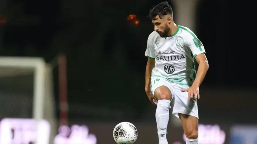 الأهلي يكشف لغز تأخر عودة الجزائري يوسف بلايلي للمملكة