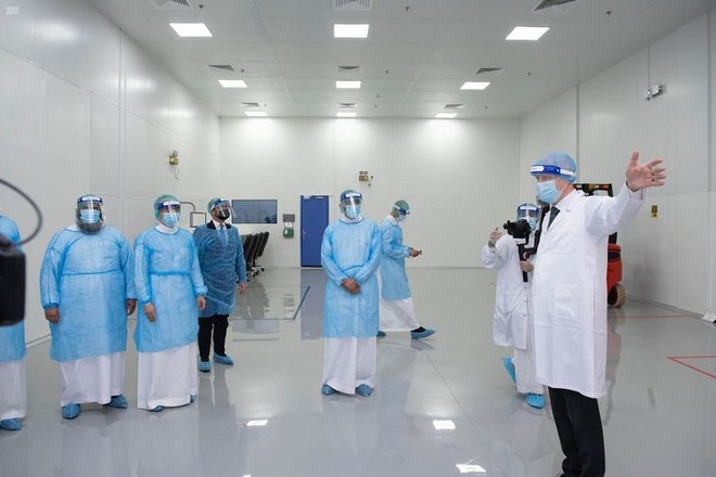 وزير الصناعة يدشن المرحلة الأولى من تصنيع دواء “الأنسولين” في المملكة