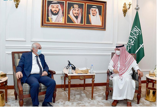 مدير فرع وزارة الخارجية بمكة المكرمة يستقبل قنصلي باكستان وفلسطين