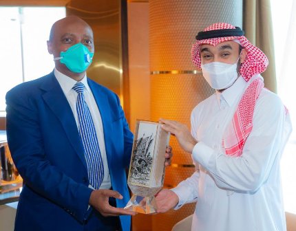 سمو رئيس الاتحاد العربي يلتقي برؤساء اتحادات FIFA و AFC و CAF