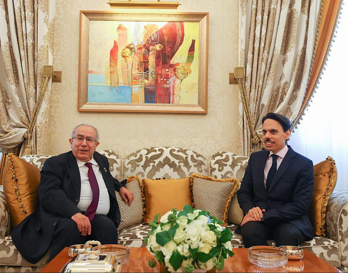 سمو وزير الخارجية يلتقي وزير الخارجية الجزائري