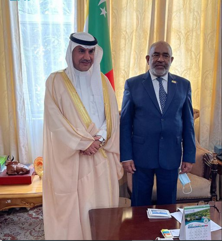 الرئيس القمُري يلتقي سفير المملكة لدى جمهورية القمر المتحدة