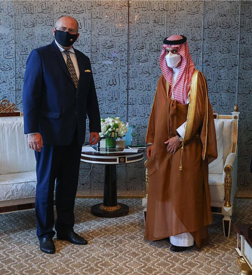 سمو وزير الخارجية يلتقي وزير خارجية جمهورية بولندا