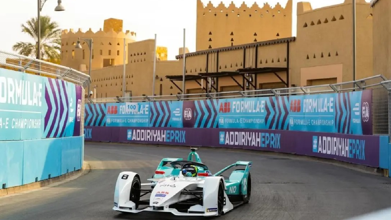 المملكة تستعد لاستقبال نجوم "فورمولا إي" على حلبة الدرعية