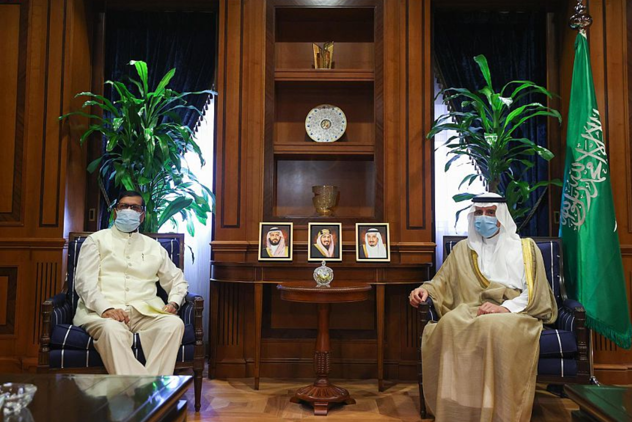 وزير الدولة للشؤون الخارجية يستقبل سفير بعثة الاتحاد الأوروبي