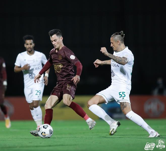 "غريب" ينقذ الأهلي من السقوط أمام العين في دوري المحترفين